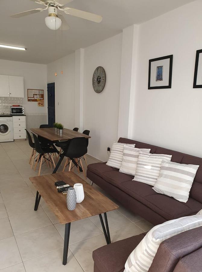 Apartamento Central Gem - 10 Min Walk To The Sea, Harbor And Mall Paphos Exterior foto