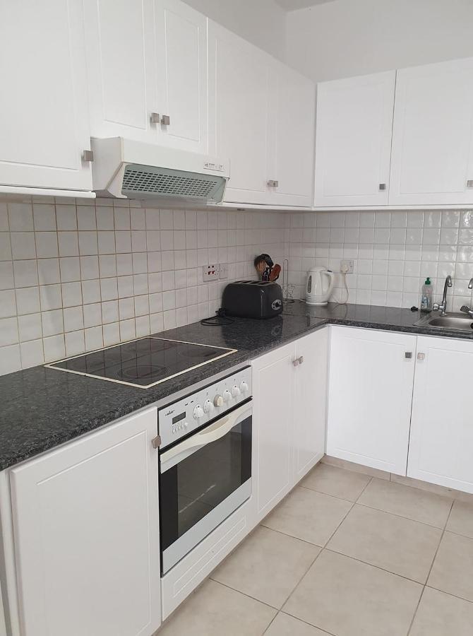 Apartamento Central Gem - 10 Min Walk To The Sea, Harbor And Mall Paphos Exterior foto