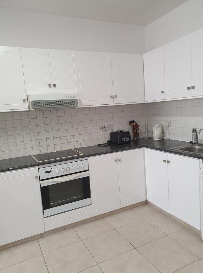Apartamento Central Gem - 10 Min Walk To The Sea, Harbor And Mall Paphos Exterior foto